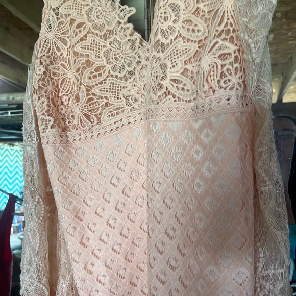 Venus Top size M Coral crochet boho lace deigned top cold shoulder semi sheer - Picture 9 of 9